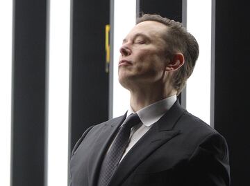 “Es un ser humano terrible”; la vida de escándalos y polémicas del padre de Elon Musk