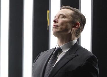 “Es un ser humano terrible”; la vida de escándalos y polémicas del padre de Elon Musk