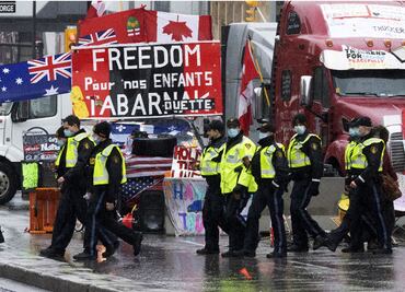 La Policía de Ottawa se prepara para disolver la protesta de los antivacunas