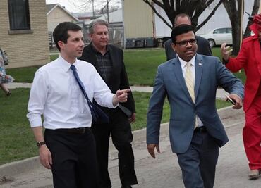 Video. “Jesús” y “Satán” protestan contra aspirante gay a la Casa Blanca