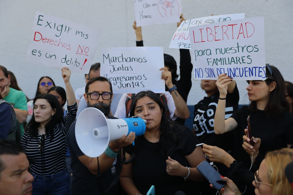 Trasladan a Puente Grande a 7 detenidos en protestas por agua contaminada en Guadalajara. EFE/ Francisco Guasco