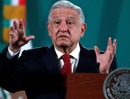 AMLO descarta vacunación obligatoria contra Covid para prevenir contagios