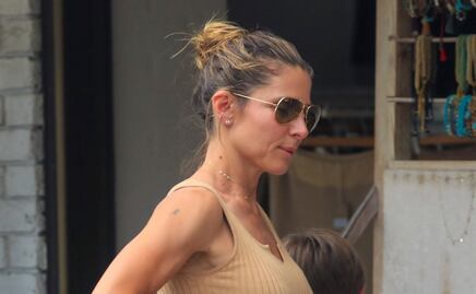 Elsa Pataky luce su figura con atuendo 'animal print' en Australia