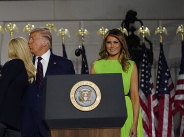 Video. Melania Trump hace gesto de desprecio al saludar a Ivanka