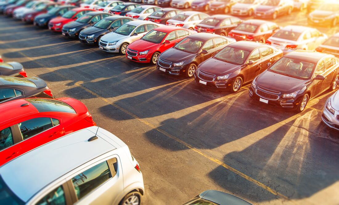 Autos usados. Foto: iSTOCK-welcomia