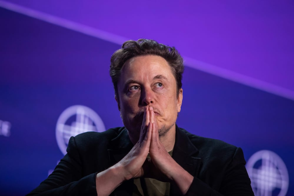 Elon Musk predice que los humanos dejarán de trabajar en 20 años; serán reemplazados por la IA. FOTO: AFP / Apu Gomes