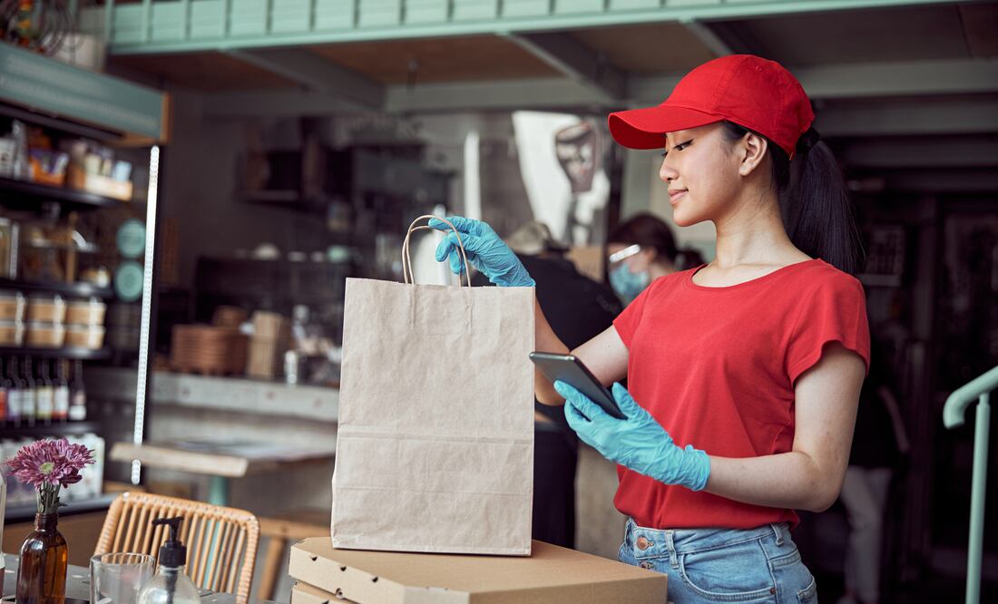 California eleva el salario mínimo de trabajadores de restaurantes de comida rápida. Esto ganarán por hora. 
Foto iStock / dima_sidelnikov