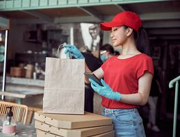 California eleva el salario mínimo de trabajadores de restaurantes de comida rápida. Esto ganarán por hora