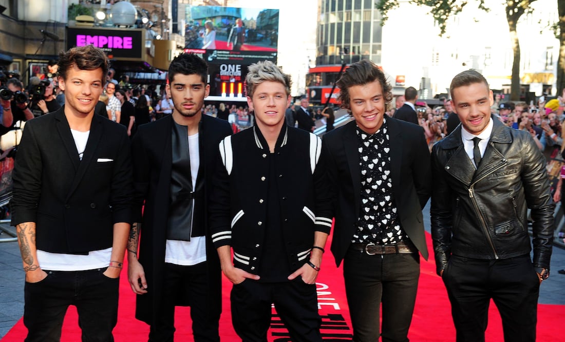 ARCHIVO - Louis Tomlinson, de izquierda a derecha, Zayn Malik, Niall Horan, Harry Styles y Liam Payne llegan al estreno mundial de "One Direction: This Is Us" en el Empire Leicester Square, en Londres, el 20 de agosto de 2013. (Ian West/PA via AP, archivo)