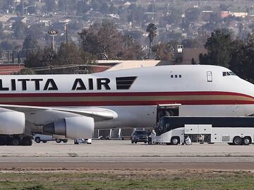 Un avión con 200 estadounidenses evacuados de Wuhan aterriza en California