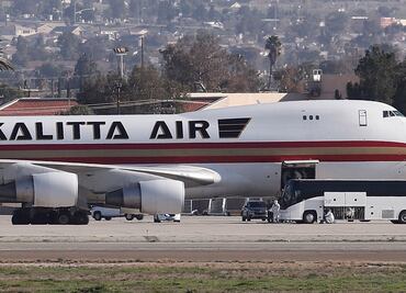Un avión con 200 estadounidenses evacuados de Wuhan aterriza en California