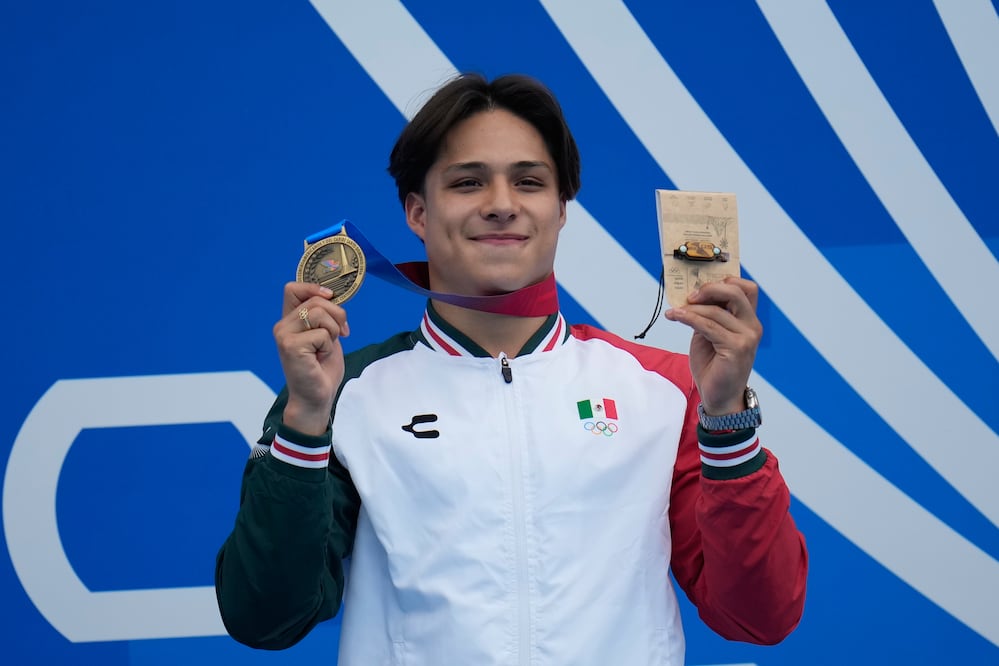 La medalla que le faltaba: Osmar Olvera por fin conquista el oro que perseguía. (AP Photo/Fernando Vergara)