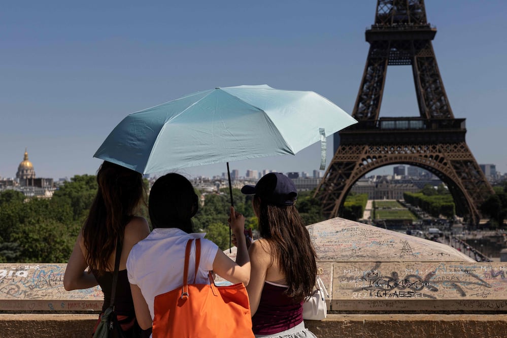 Francia se derrite a casi 40 grados: El histórico récord de calor en París este 28 de mayo que enciende alarmas (Photo by JOEL SAGET / AFP)