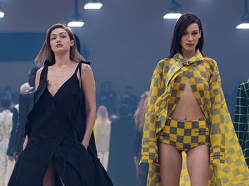 Las hermanas Gigi y Bella Hadid cautivan París con atuendos braless