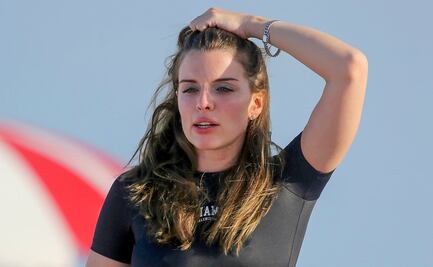 Julia Fox, nueva ¿novia? de Kanye West, se luce con traje de baño