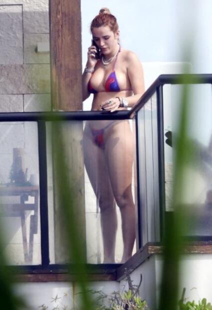 Bella Thorne se luce en pequeño bikini por Tulum, México