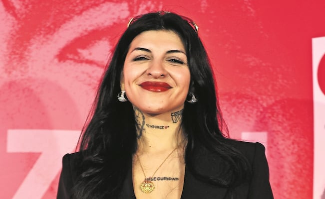 ¿Lloró por Nodal? Cazzu causa revuelo en concierto y rompe en lágrimas: “Vos pensaste que eras el diablo”