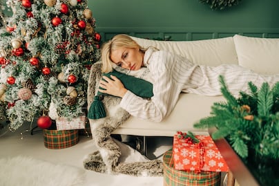 Síntomas de que tienes depresión navideña y como afrontarla, según Cleveland