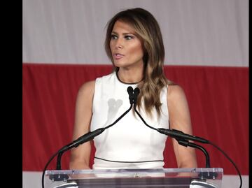 Galardonan a Melania Trump por campaña contra ciberacoso