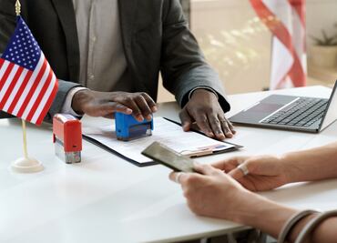 Gobierno de Biden extiende los permisos de trabajo para ciertas categorías de inmigrantes