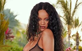 Rihanna celebra el Año Nuevo con arriesgada lencería traslúcida