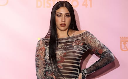 Hija de Madonna lleva las transparencias al límite con vestido largo y look braless en Madrid