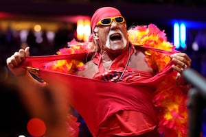 ¿Por qué Hulk Hogan rompía sus camisetas? El gesto que lo convirtió en leyenda de la WWE
