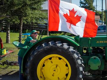 Canadá busca mexicano para trabajar con tractores; no es necesario francés ni inglés