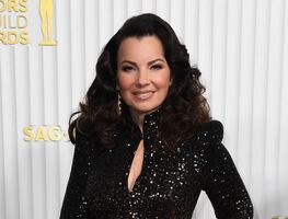 Fran Drescher, de 65 años, enamora con vestido primaveral de lujo