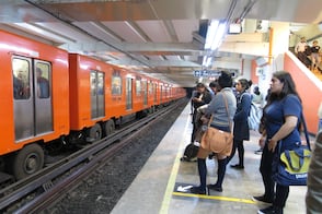 ¿Viajas en el Metro CDMX? Ya puedes pagar con la Tarjeta Virtual de Movilidad Integrada desde tu celular 