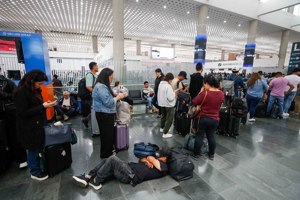 Inundaciones en el AICM afectan vuelos de Aeroméxico: consulta aquí el estatus de tu vuelo. Foto Diego Simón / EL UNIVERSAL