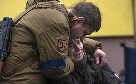 Alcaldes ucranianos desmienten retiro de tropas rusas; denuncian drama humanitario