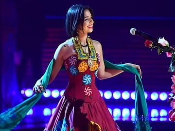 Polémica con Ángela Aguilar: la llaman “voz líder del regional mexicano” e internautas la acusan de "colgarse de la cultura mexicana"