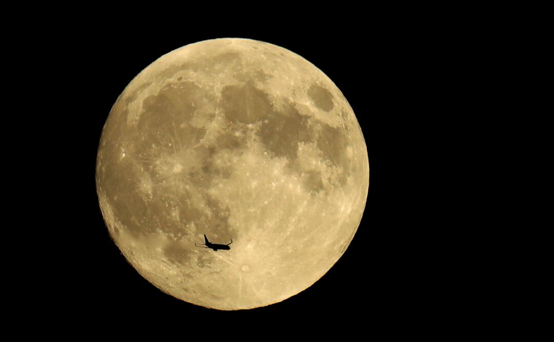 Las cuatro Superlunas que sucederán seguidas a partir de este julio. Foto: AFP