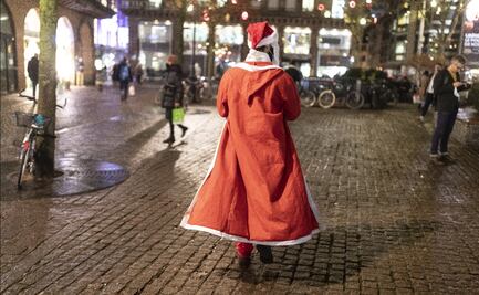 Decenas de niños expuestos a Covid tras foto con Santa en EU