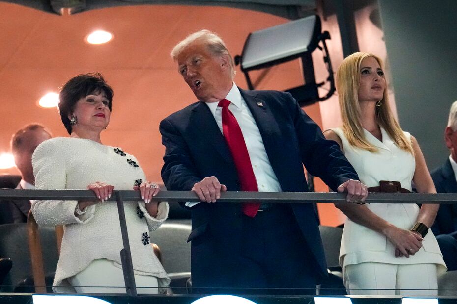 El look de lujo con el que Ivanka Trump se robó las miradas en el Super Bowl 2025. Foto: AP