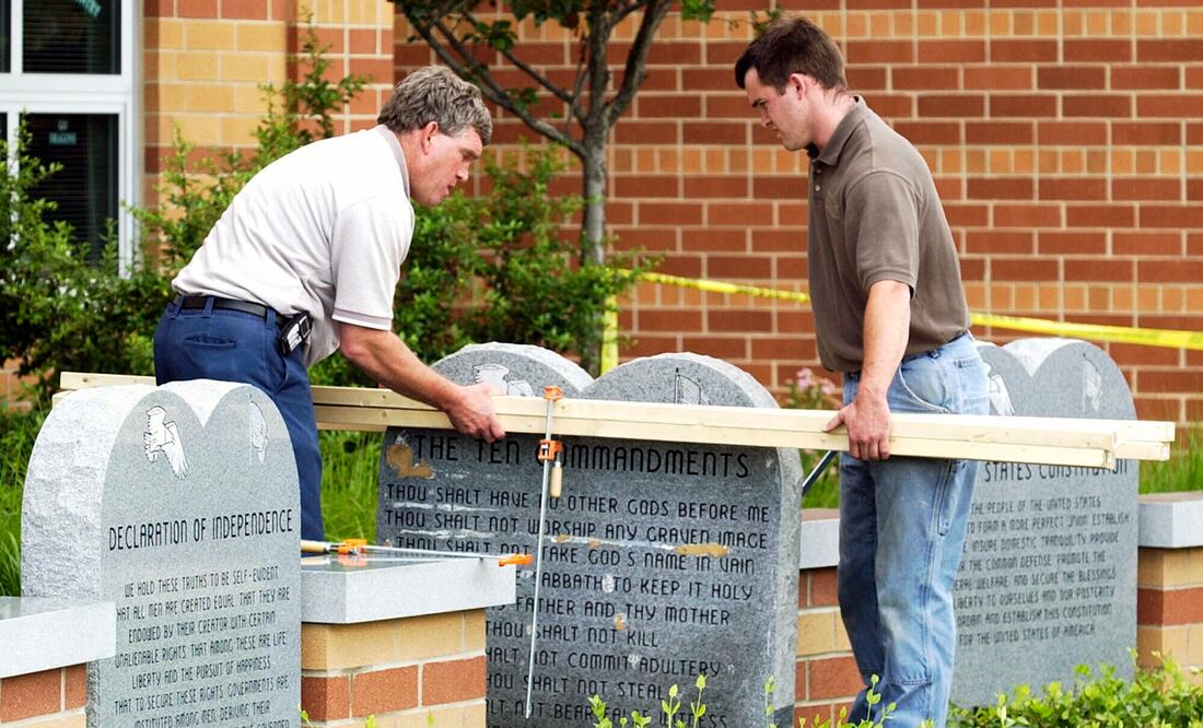 Luisiana, el primer estado de EU que exige exhibir Los Diez Mandamientos en las aulas. (AP Photo/Al Behrman, File)