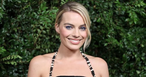 Margot Robbie arrasa con look dorado de Harley Quinn