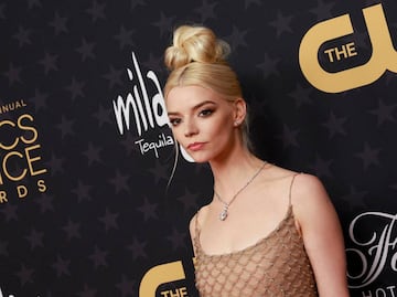 Anya Taylor-Joy deslumbra “como un ángel” en Nueva York con un minivestido blanco y lujosa joyería de Tiffany & Co.