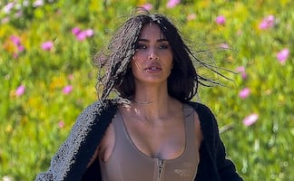 Kim Kardashian impone tendencia para primavera con monokini nude