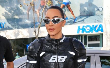 Kim Kardashian presume sus curvas de infarto y cinturita con look de motociclista