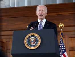 Biden a llama a enfrentar violencia contra estadounidenses asiáticos
