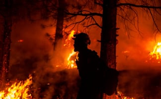 El mayor incendio de EU es tan grande que ya genera su propio clima
