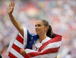Alex Morgan se retira del futbol y anuncia que está embarazada. ¿Cuántos años tiene?
