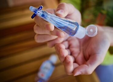 Consejos para evitar quemaduras y otros accidentes con gel antibacterial