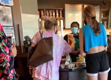 Cafetería elogia reacción de barista ante agresión racista