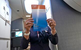 Video. Asistente de vuelo muestra los objetos más sucios en un avión