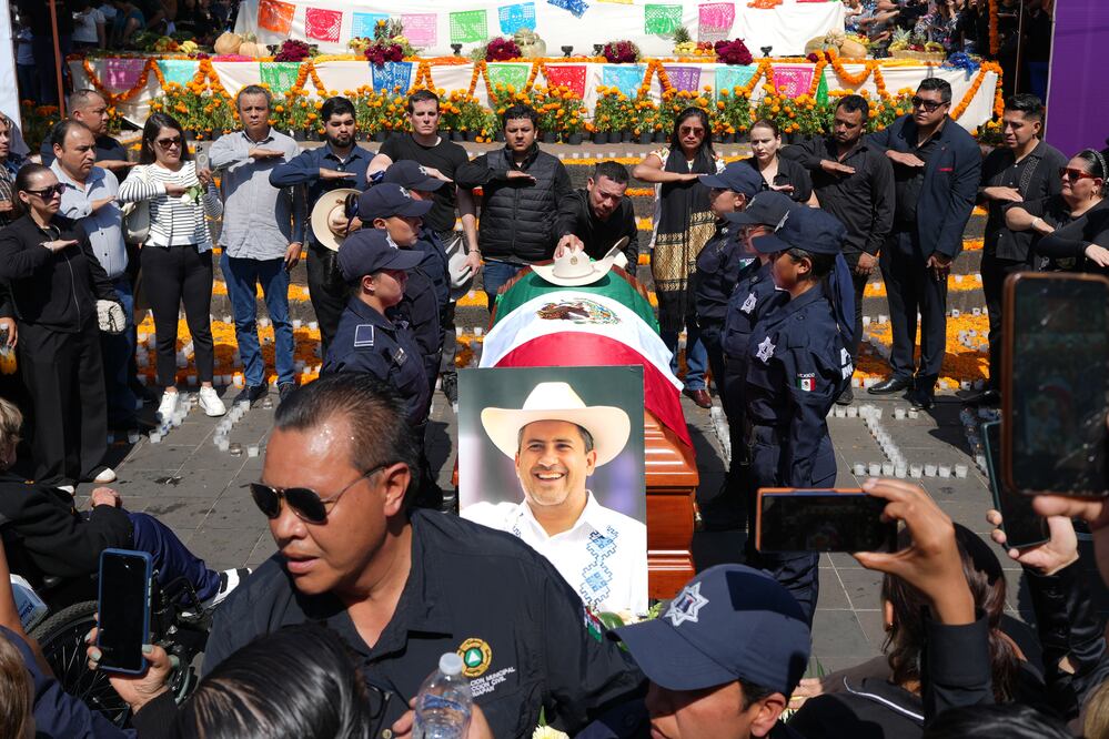 Gobernador de Michoacán: Carlos Manzo ‘sabía el riesgo’ de enfrentar al crimen (AP Foto/Eduardo Verdugo)