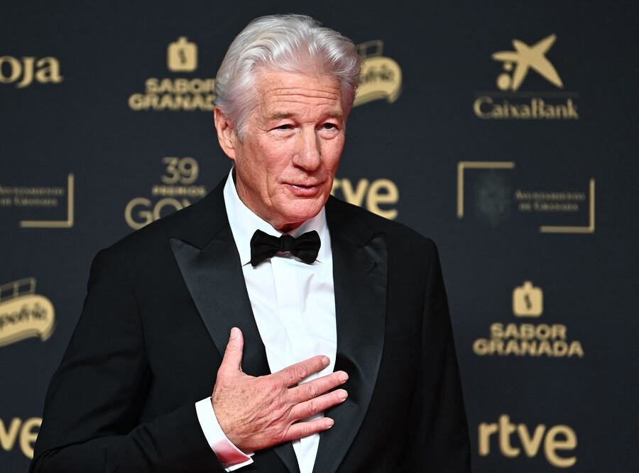 Richard Gere recibe el Goya Internacional y lanza crítica a Trump: "En Estados Unidos han elegido a un matón". (Photo by JORGE GUERRERO / AFP)