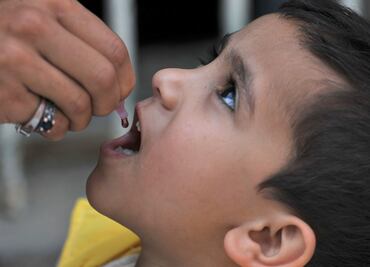 Detectan polio en aguas residuales de Londres; aplicarán dosis de refuerzo a niños